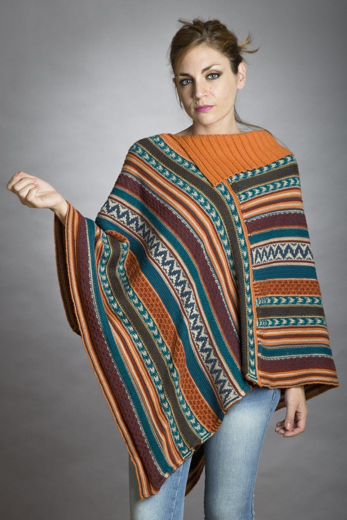 PONCHO CON CUELLO (ART. 7616)